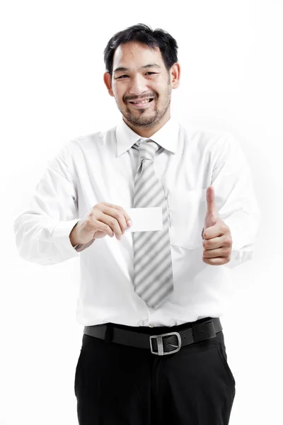 Hombre de negocios entregando una tarjeta de visita en blanco sobre fondo blanco — Foto de Stock