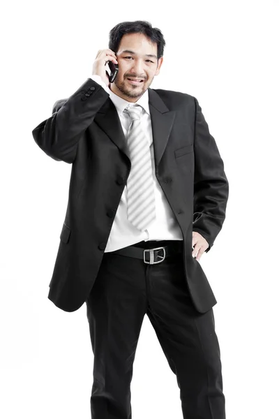 Portret van een gelukkige jonge zakenman praten op mobiele telefoon — Stockfoto