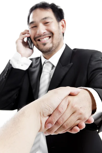 Empresário de terno dando uma mão para aperto de mão para selar o negócio — Fotografia de Stock