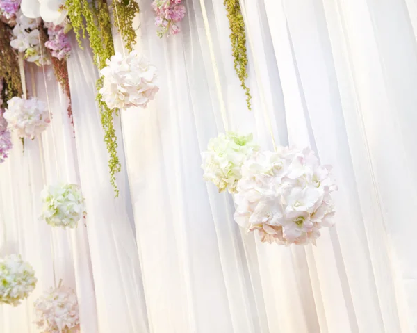 Gyönyörű virág esküvő dekoráció — Stock Fotó