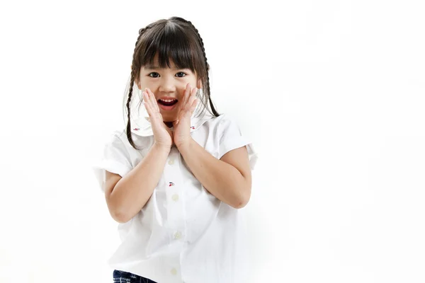 Retrato de niña con camisa blanca y jean azul sobre fondo blanco —  Fotos de Stock