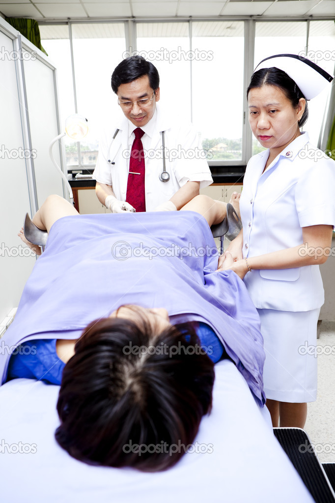 Nurse examines young girls pussy foto 440