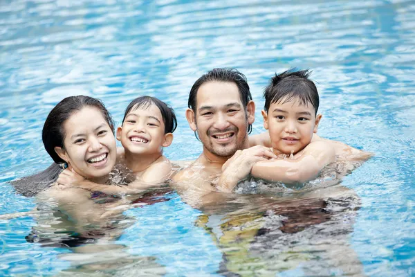 Feliz familia asiática — Foto de Stock