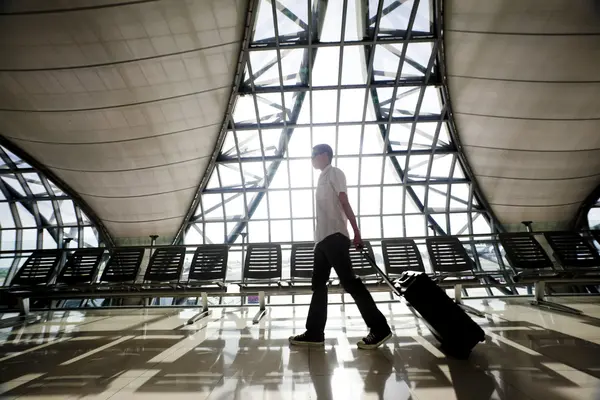 Passenger waiting at an airport — Stock Photo, Image