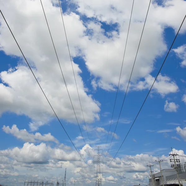 Power lines on the blue sky with cloudy background — Stock Photo, Image