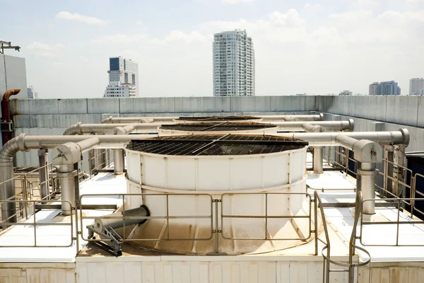 Sistemas de aire acondicionado en un techo — Foto de Stock