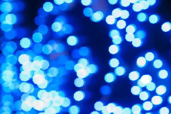 Lumières floues sur fond bleu riche . — Photo