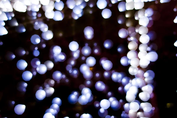 Luces borrosas sobre fondo azul rico . — Foto de Stock