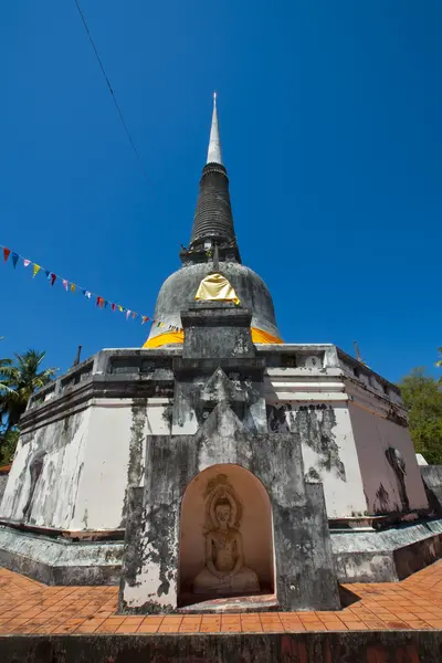 Boeddhistische stoepa in phattalung, thailand — Stockfoto