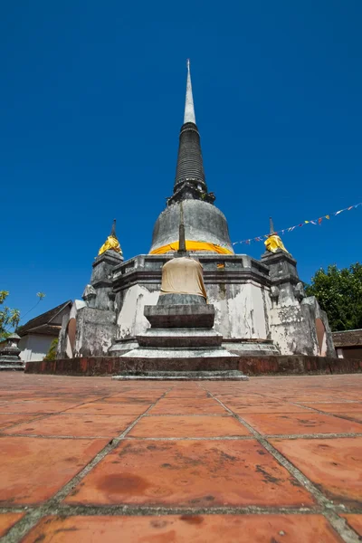 Boeddhistische stoepa in phattalung, thailand — Stockfoto