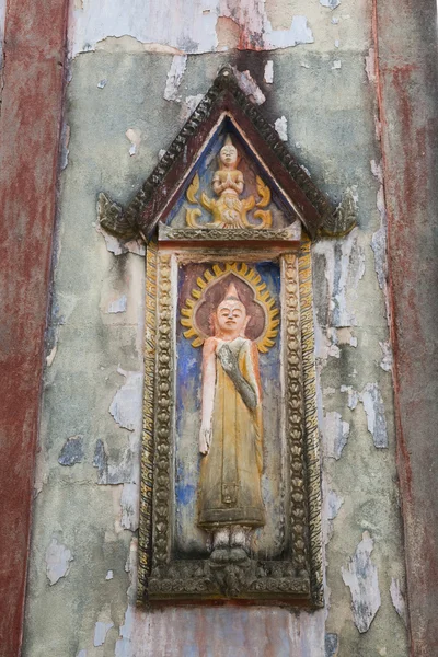 El Buda en ruinas del templo —  Fotos de Stock