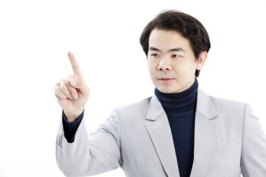 Beyaz bir arka plan karşı izole sanal bir düğmeye basarak elle