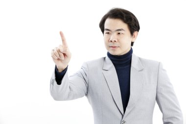 Beyaz bir arka plan karşı izole sanal bir düğmeye basarak elle