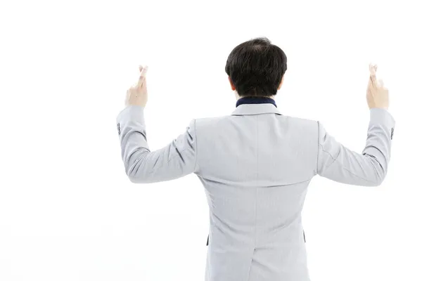 Bijgelovig - ondernemer met gekruiste vingers op witte achtergrond — Stockfoto