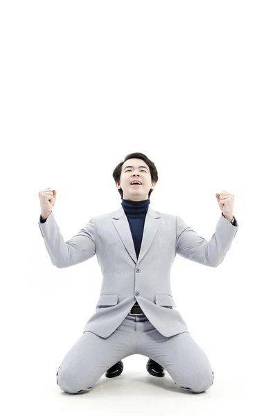 Hombre de negocios exitoso celebrando con los brazos levantados - aislado sobre un fondo blanco — Foto de Stock