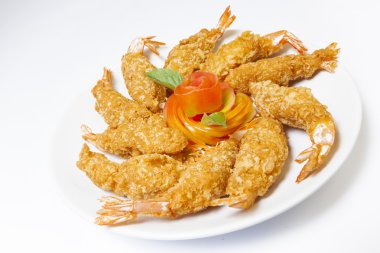 plaka üzerinde kızarmış karides kabuk