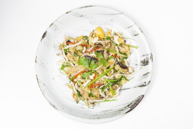 Tay baharatlı karışık deniz ürünleri salatası