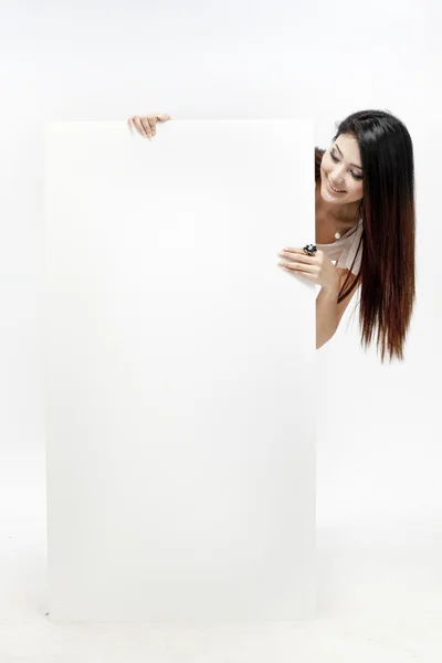 Pretty woman holding a banner ad. — Stock Photo, Image