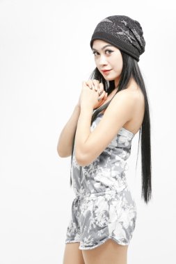 genç ve şık bir kadın kılığında