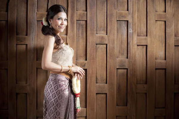 Wspaniały azjatyckie kobiety w strój tajski — Zdjęcie stockowe