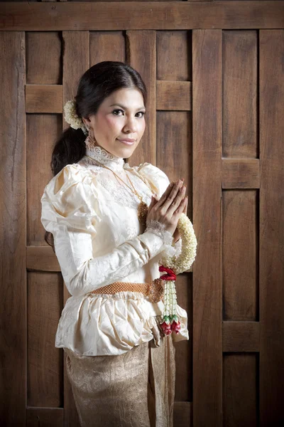 Içinde Tay muhteşem Asyalı kadın — Stok fotoğraf