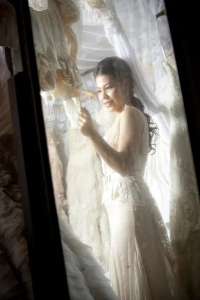 Woman in white wedding dress — Stock Photo, Image