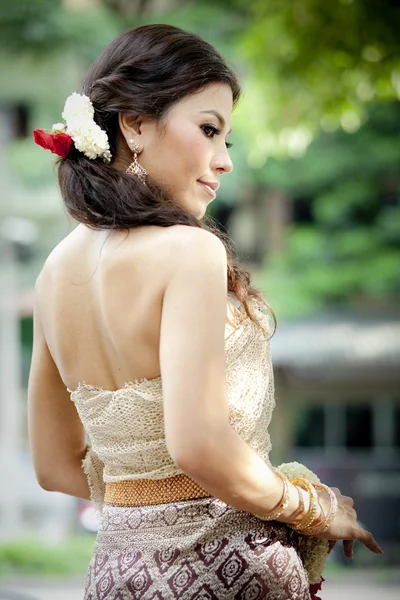 泰国服饰的华丽亚洲女人 — 图库照片