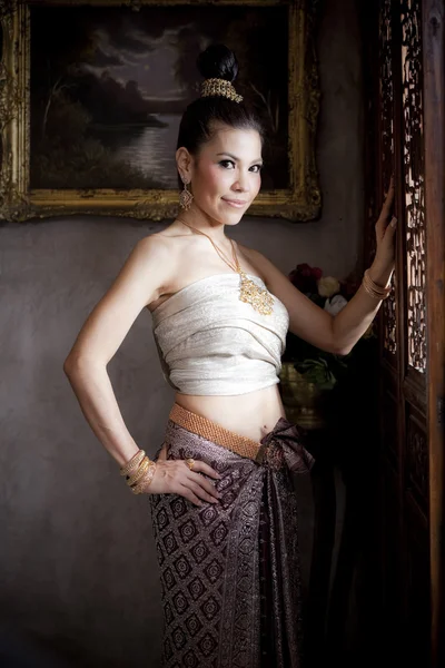 Портрет красивой тайской женщины — стоковое фото