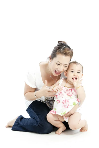 Hermosa bebé y su madre — Foto de Stock