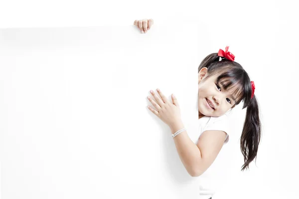 Young Asian girl holding a blank white card. — Stock Photo, Image