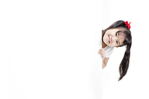 빈 흰색 카드를 들고 젊은 아시아 소녀. — 스톡 사진