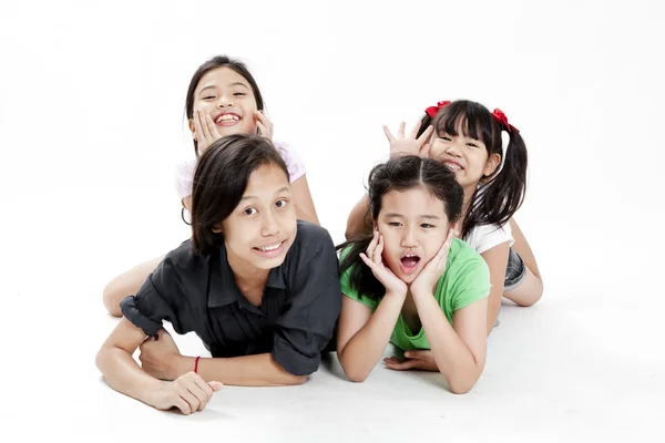 Grupo de meninas asiáticas pouco jogar — Fotografia de Stock