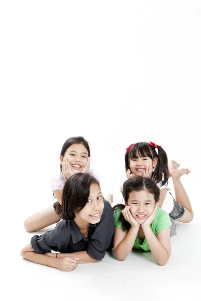 Grupo de meninas asiáticas pouco jogar — Fotografia de Stock