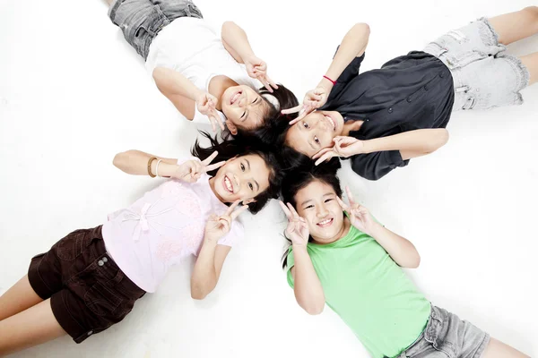 Niños jugando sobre un fondo aislado —  Fotos de Stock