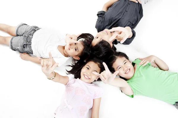 Niños jugando sobre un fondo aislado —  Fotos de Stock