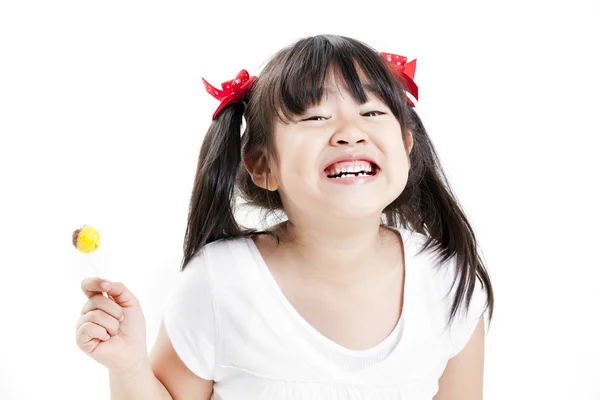 Piccolo carino divertente asiatico ragazza con colorato lecca-lecca caramella — Foto Stock