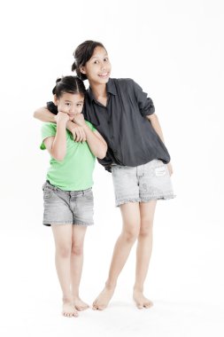 komik küçük Asyalı kızlar oynayan portresi