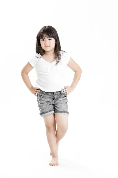 Retrato de menina com t-shirt branca no fundo branco — Fotografia de Stock