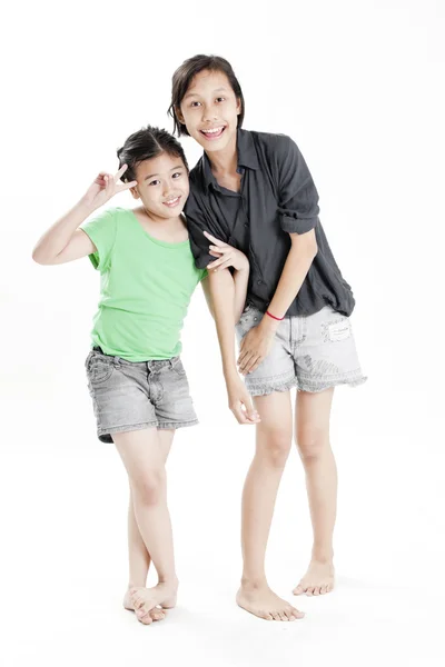 Portret van een grappige kleine Aziatische meisjes spelen — Stockfoto