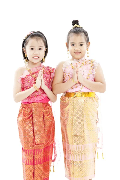 Портрет двух привлекательных маленьких тайских девочек — стоковое фото