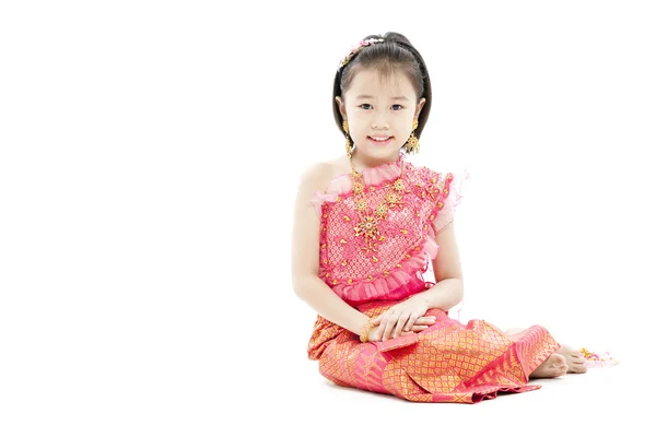 Retrato de pequena menina tailandesa sentada — Fotografia de Stock