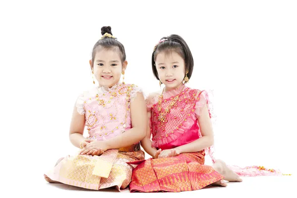 Retrato de sentado sorrindo menina tailandesa — Fotografia de Stock