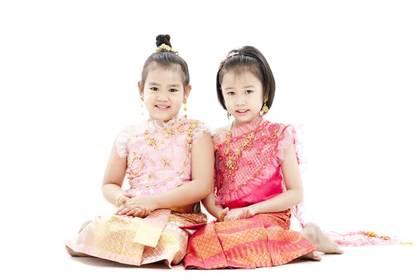 Retrato de sentado sorrindo menina tailandesa — Fotografia de Stock