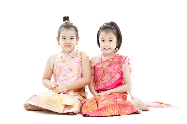 座っている笑顔タイの少女の肖像画 — ストック写真