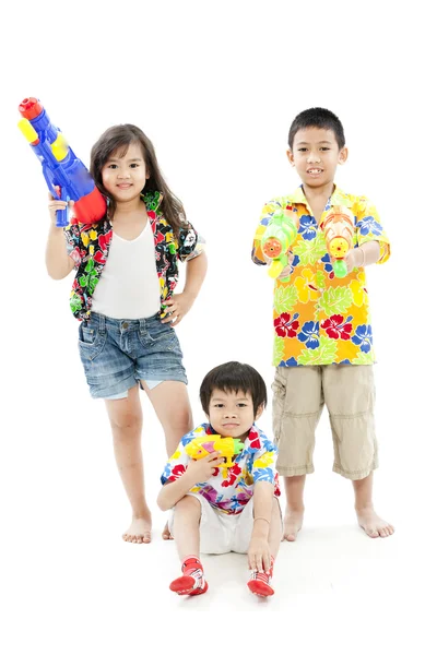 Vänner med waterguns — Stockfoto