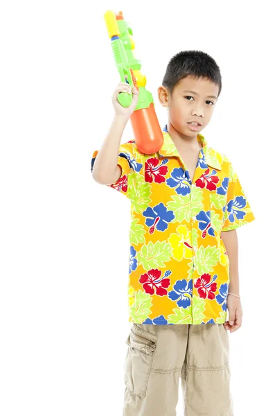 Songkran festival (wasserfest) lächelnder asiatischer Junge — Stockfoto