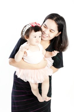 Annesi holding tatlı bebek kız