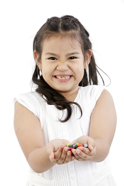 Милая азиатская девушка и конфеты — стоковое фото