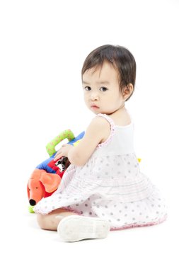 küçük kız oynamaya