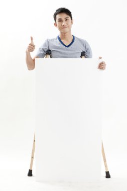 Beyaz bandaj ve boşluk ile sarılmış erkek atlet ayak bileği